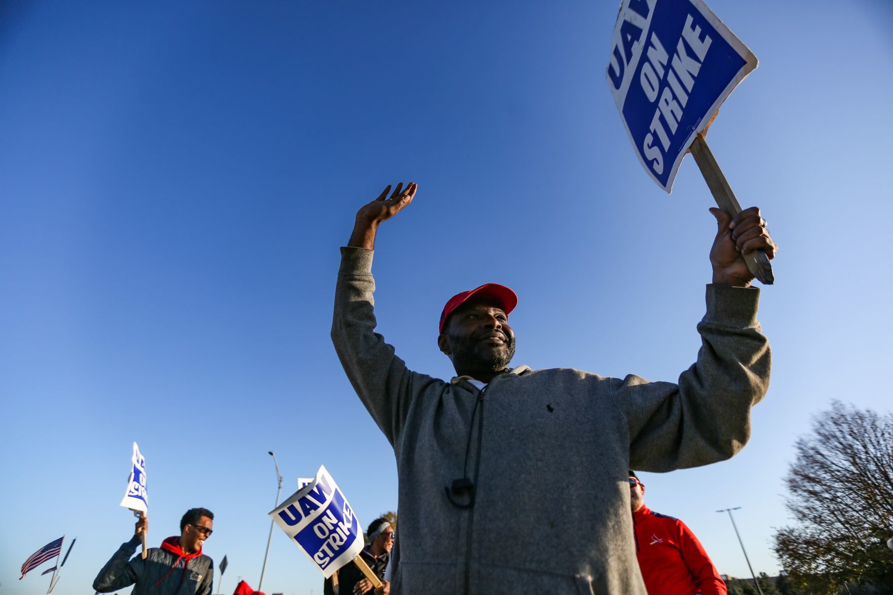 UAW workers on the picket line in Wentzville